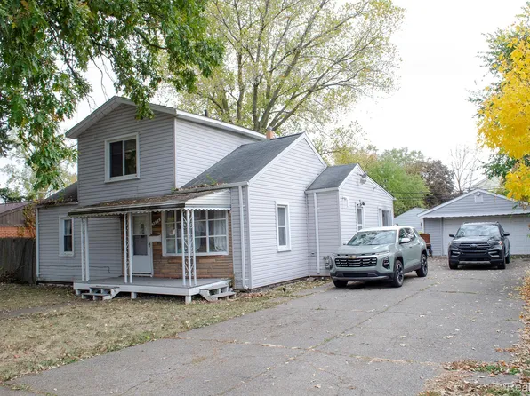 5850 Deering St, Garden City, MI 48135