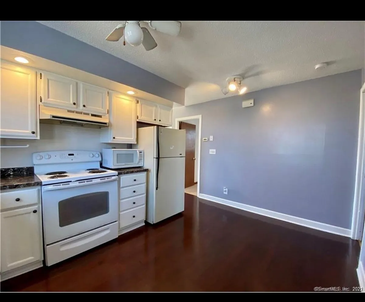 Building Photo - 63 Ley St #2