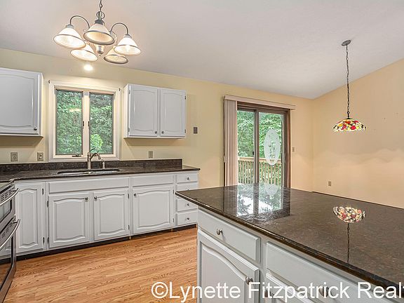 3rd image of 8707 White Fawn St NE