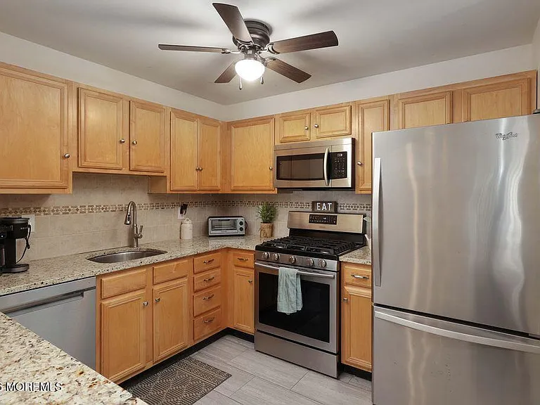 1015 Wedgewood Cir #1015 — Photo 7
