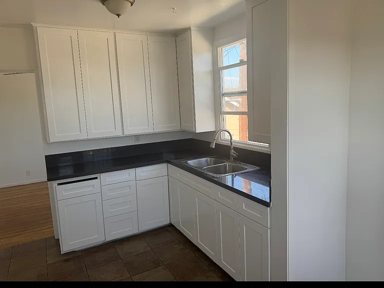 568 Margaret Ave #1 — Photo 8