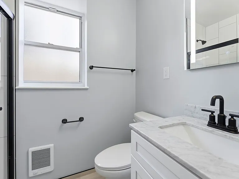 401 E 63rd St #1 — Photo 6