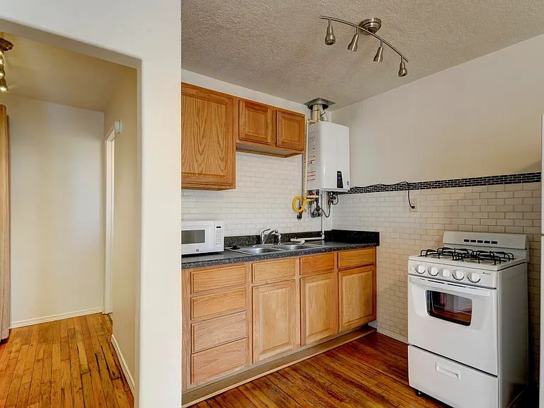 306 Stanford Dr SE #A — Photo 8