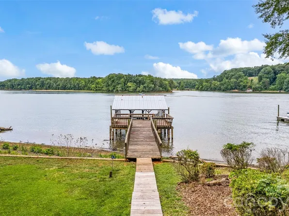 158 Wildwood Trail Dr, Statesville, NC 28677