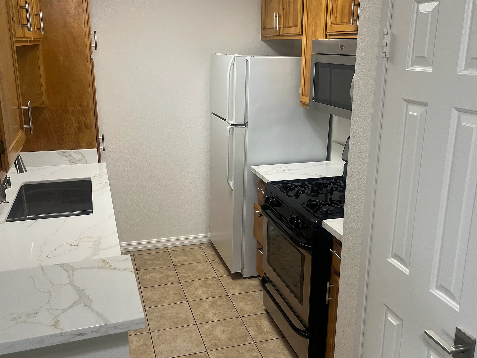 2 bed, 1000 sqft, $3,200 — Photo 4