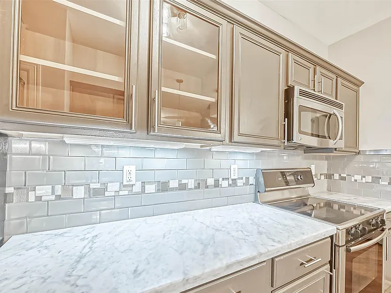 3501 Chenevert St #17 — Photo 6