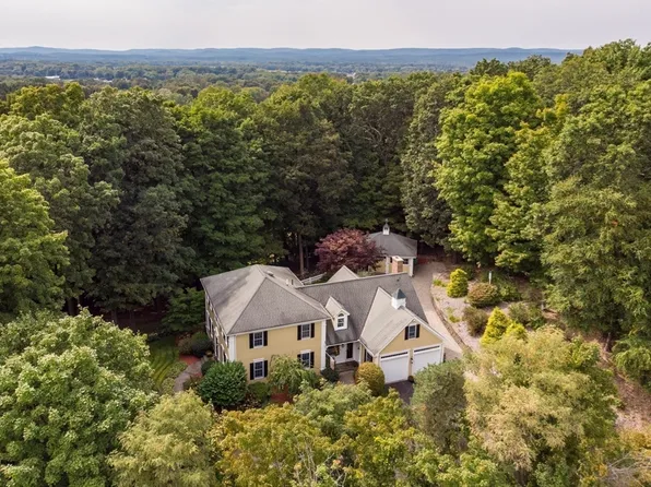 58 Huntington Rd, Hadley, MA 01035