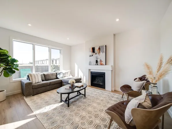 77 Chartres Close, Saint Albert, AB T8T 2E1