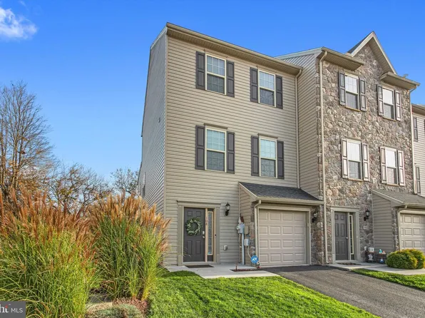 108 Katelyn Dr, New Oxford, PA 17350