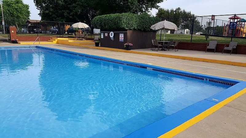 2nd image of 913 Mandy Ln