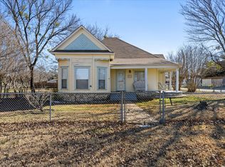 111 Paluxy St, Glen Rose, TX 76043