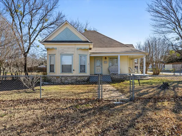 111 Paluxy St, Glen Rose, TX 76043