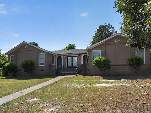3rd image of 320 Folkstone Rd