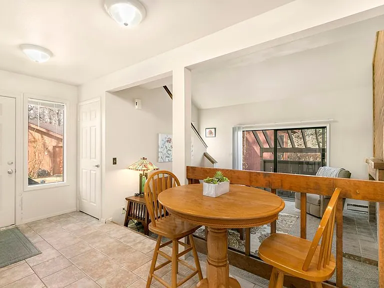 1040 Driftwood Dr — Photo 8