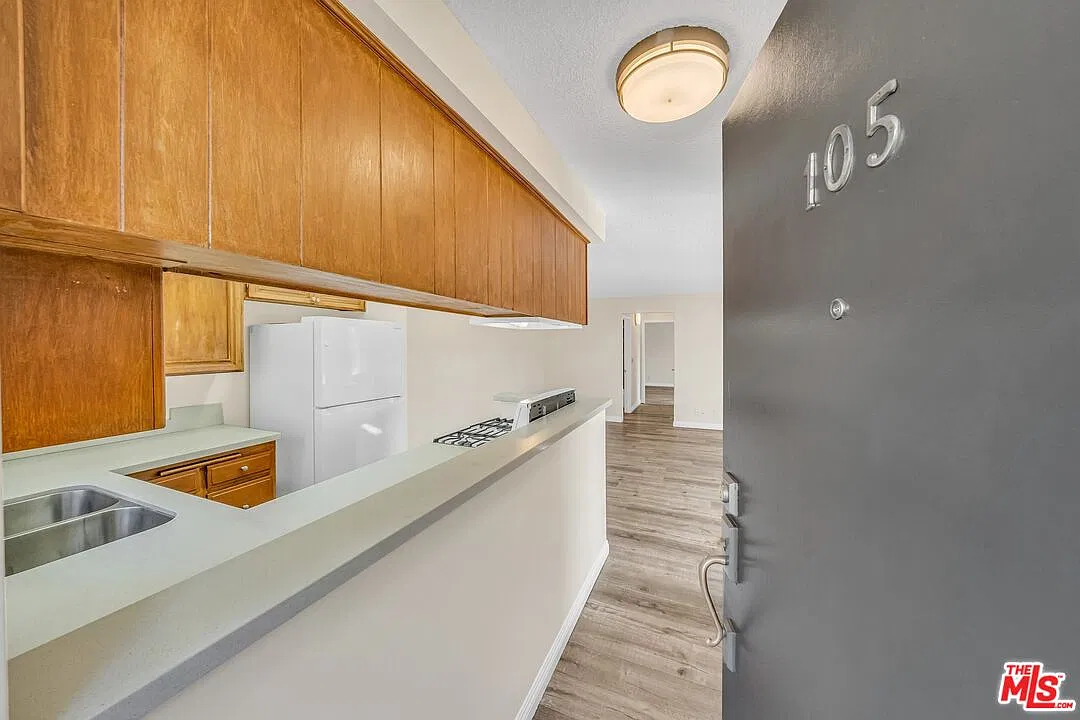 1 bed, 1.0 bath, 803 sqft, $2,295 — Photo 2