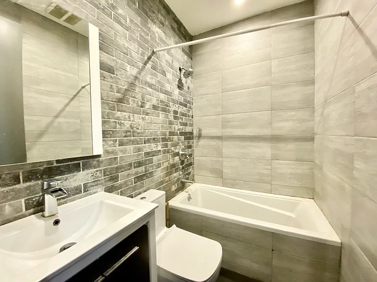 1820 Palmetto St #2 — Photo 8