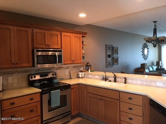 4th image of 227 Lakeside Dr