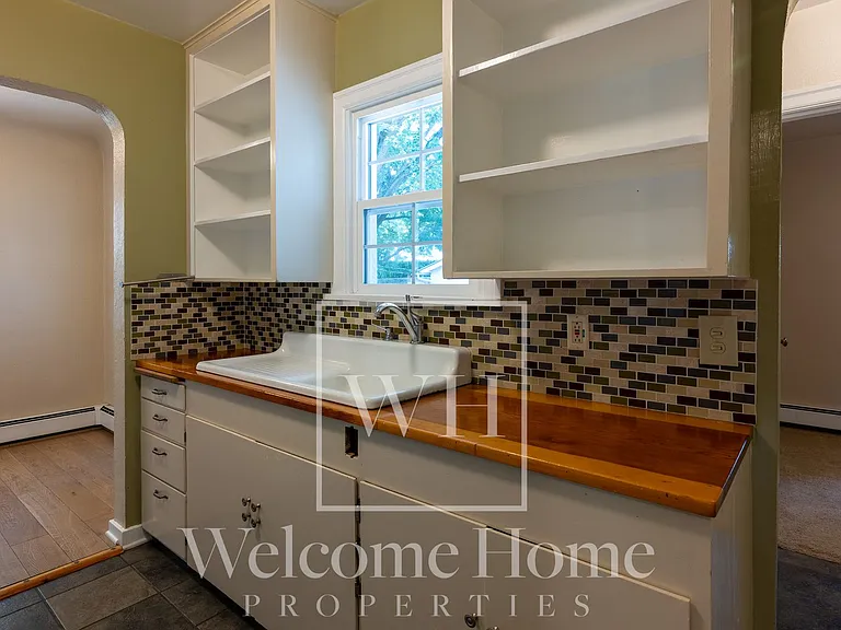 627 E Maple St — Photo 8