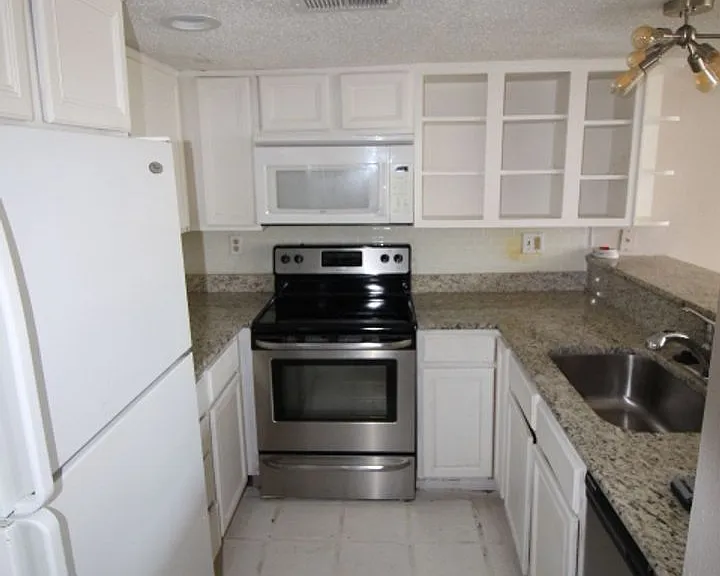 805 Paisley Dr #11 — Photo 3
