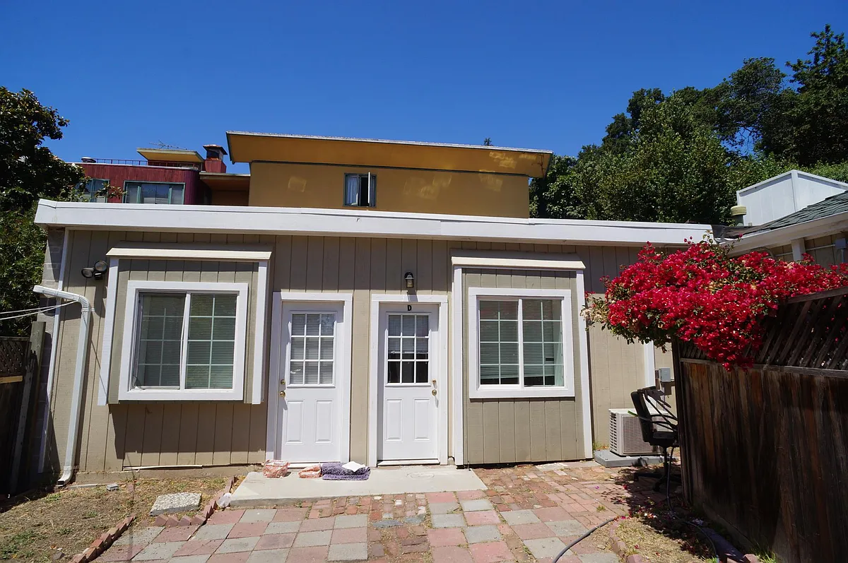 Front of cottage - 2903 Dwight Way #D