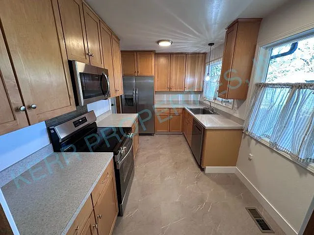 1160 NW Bella Vista Pl — Photo 5