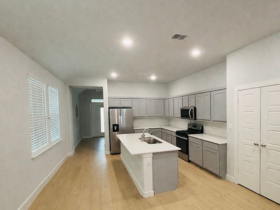 3rd image of 3810 Murvaul Dr