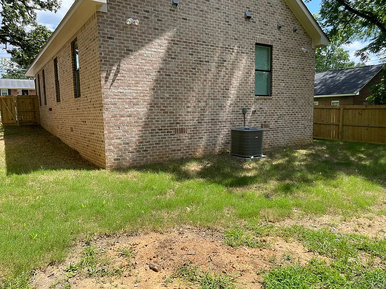 604 Martin Luther King Blvd — Photo 2