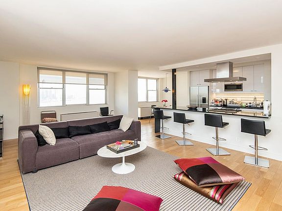 3rd image of 6040 Blvd E APT 21C