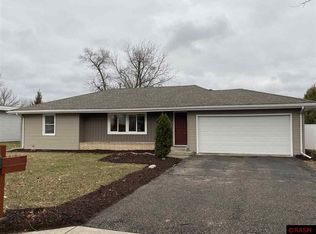 106 S Park Ln, Le Sueur, MN 56058