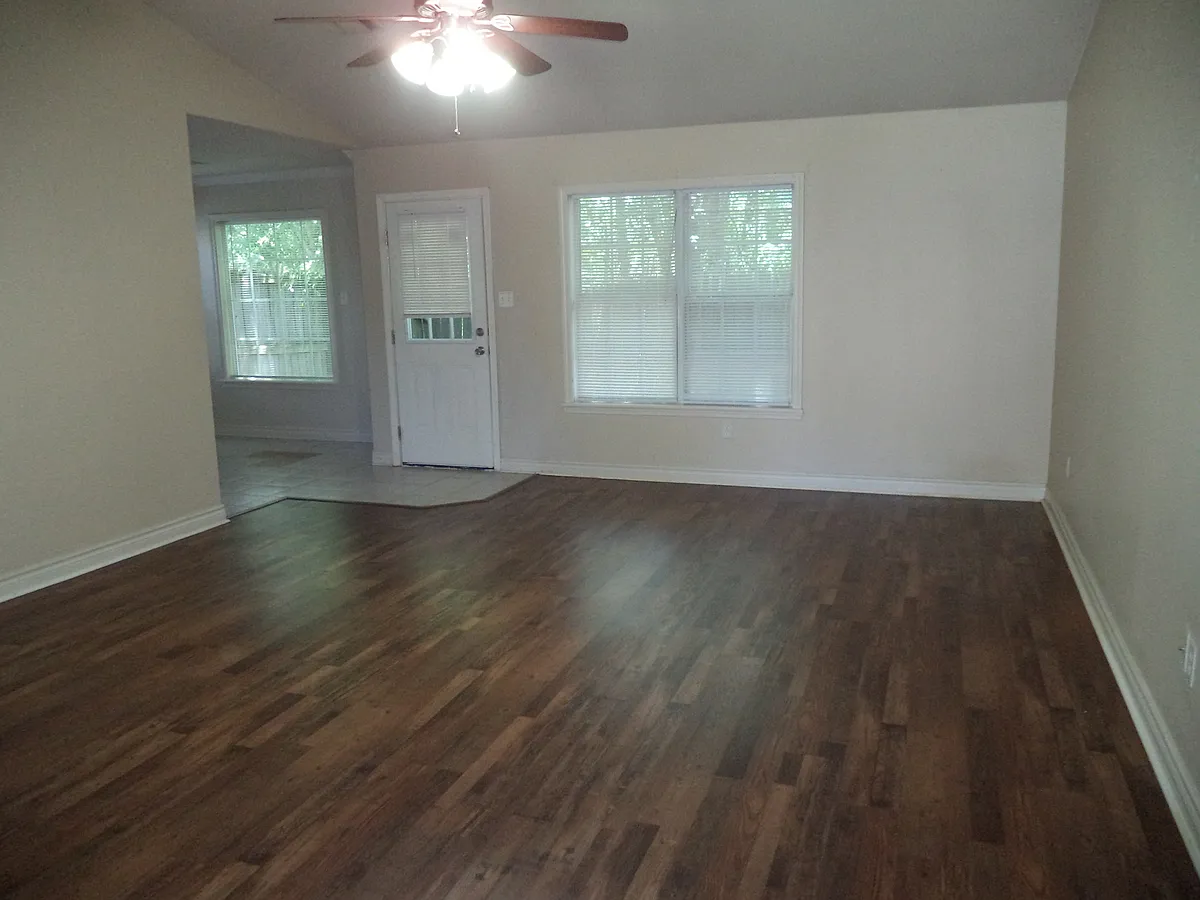 Building Photo - 127 Wintergreen Ct