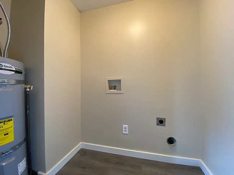 1708 Houston Ave — Photo 5