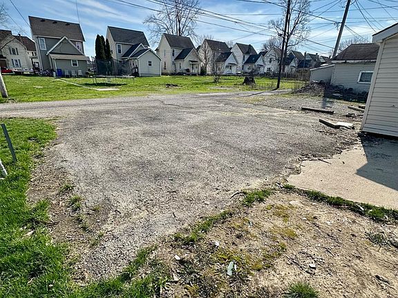 5th image of 410 Spring St