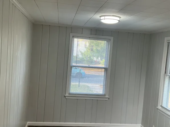 105 Russell Ave, Gaithersburg, MD 20877