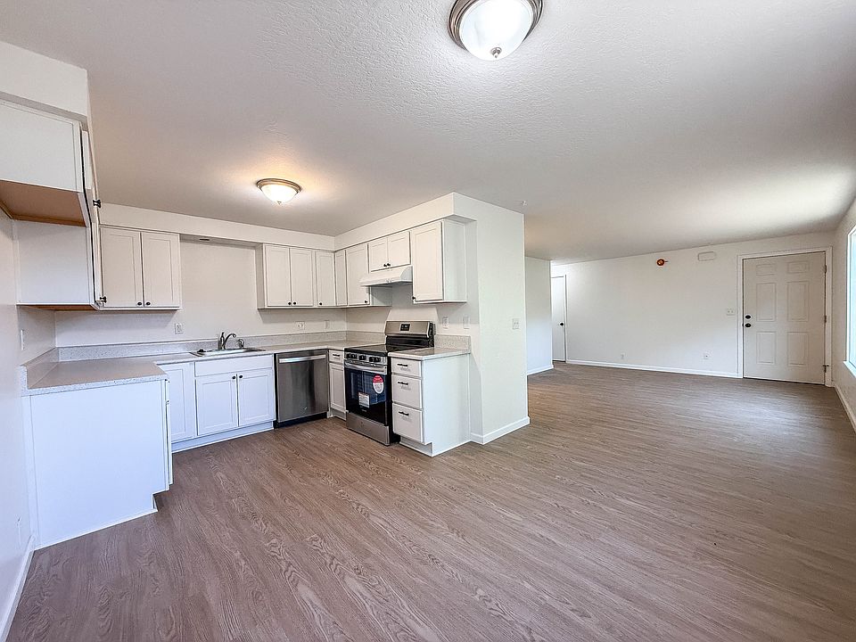Kitchen & Living Room