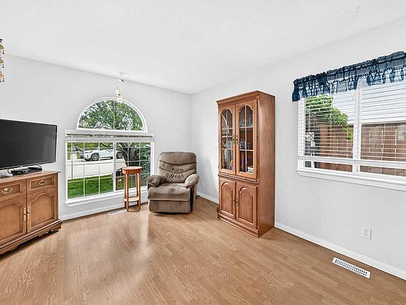 4th image of 57 W San Diego Way NE