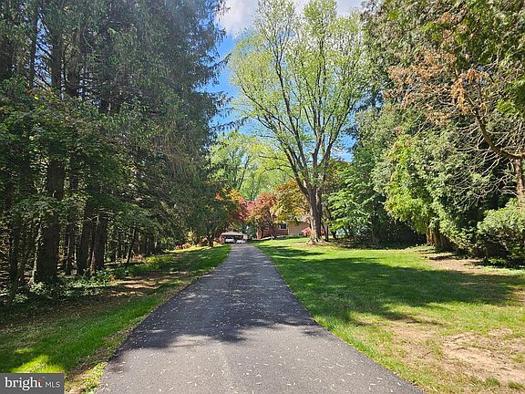 3rd image of 4619 Long Green Rd