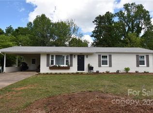 1054 17th Ave NW, Hickory, NC 28601