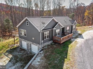 24 Pine Ridge Rd, Bendersville, PA 17306
