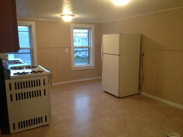 35 White St APT 3, Taunton, MA 02780