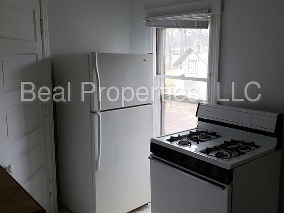 3rd image of 123 College Pl