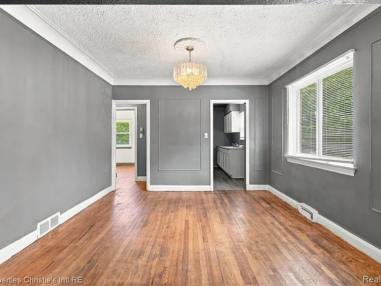 10024 Mark Twain St — Photo 6
