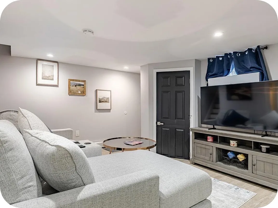 2 bed, 1.0 bath, 1200 sqft, $2,447 — Photo 3