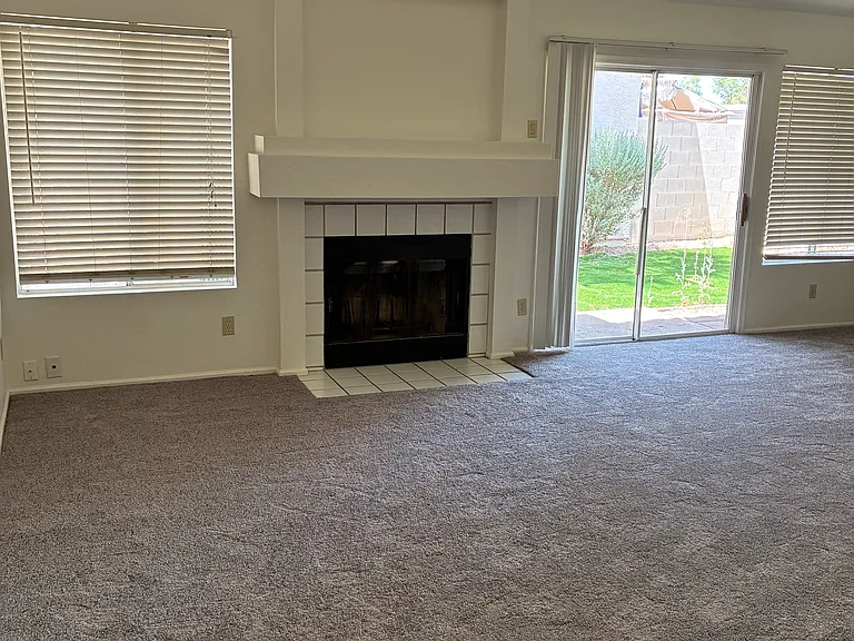 1425 N San Joaquin Dr — Photo 5