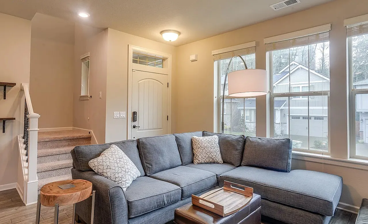 3 bed, 2.5 bath, 1706 sqft, $2,995 — Photo 4