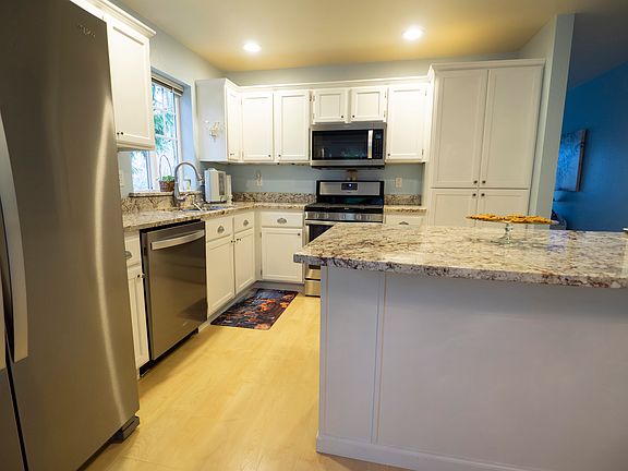 2nd image of 4812 Cypress Dr