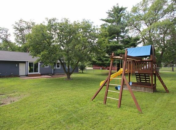 3rd image of 873 Cortland Dr