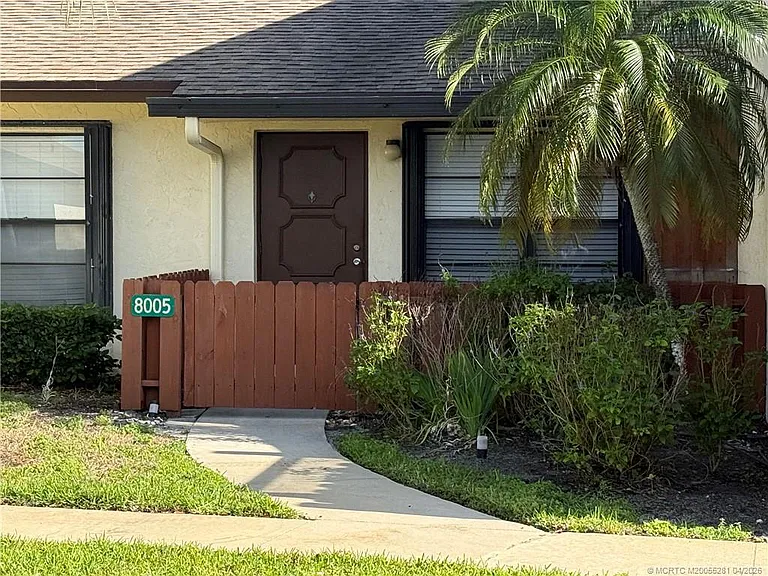 8005 SE Villa Cir — Photo 2
