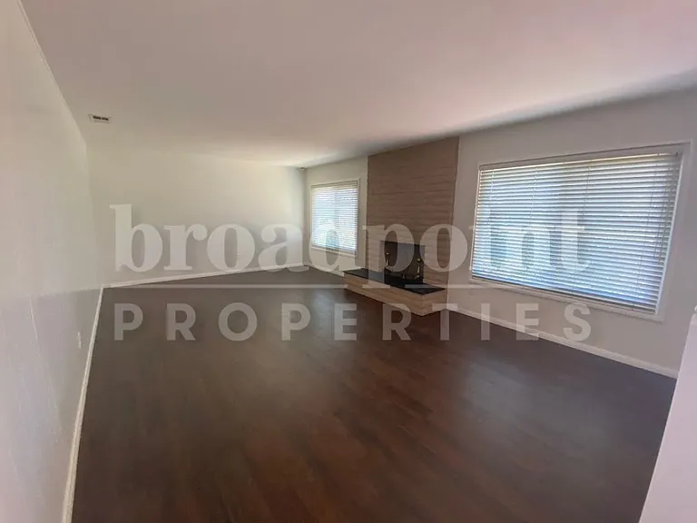 30459 Rolling Hills Dr — Photo 4