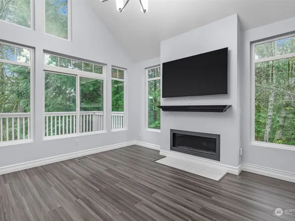 6775 SE Cougar Mountain Way #4, Bellevue, WA 98006