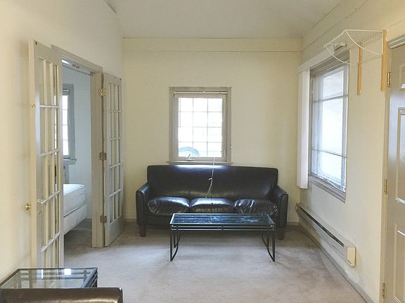 3rd image of 308 W Green St #1B-1Ba